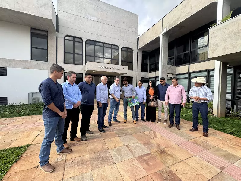 Comitiva de Tacuru participa de agenda com o Governador em Campo Grande e garante avanços importantes para o município