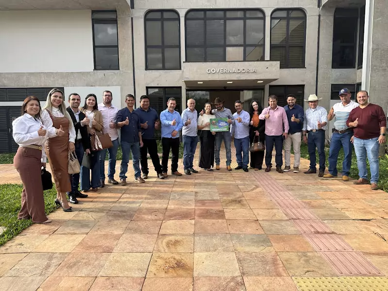 Comitiva de Tacuru participa de agenda com o Governador em Campo Grande e garante avanços importantes para o município