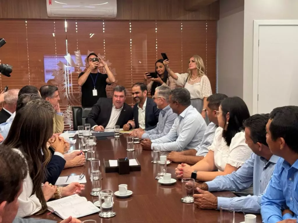 Prefeito Hélio Acosta, vice Alfredo e vereadores viabilizam R$ 13 milhões em investimentos do Governo do Estado para Paranhos