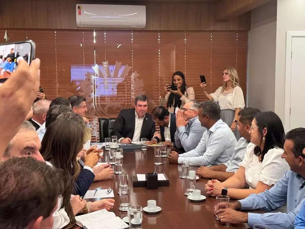 Prefeito Hélio Acosta, vice Alfredo e vereadores viabilizam R$ 13 milhões em investimentos do Governo do Estado para Paranhos