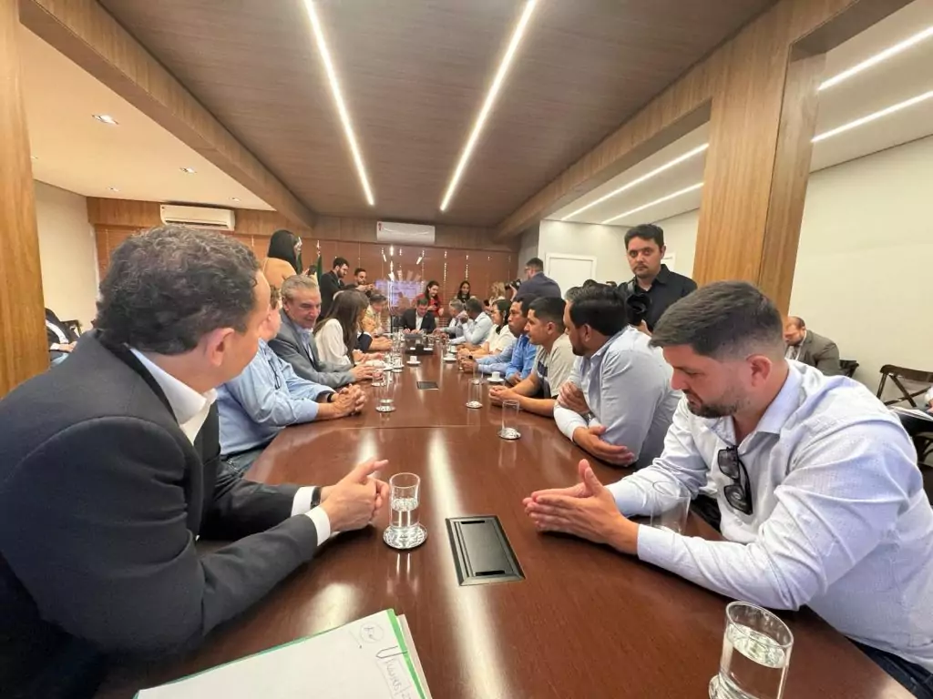 Prefeito Hélio Acosta, vice Alfredo e vereadores viabilizam R$ 13 milhões em investimentos do Governo do Estado para Paranhos