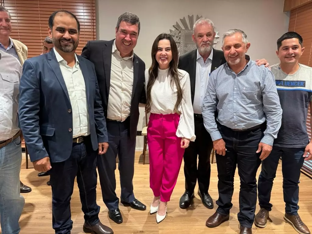 Prefeito Hélio Acosta, vice Alfredo e vereadores viabilizam R$ 13 milhões em investimentos do Governo do Estado para Paranhos