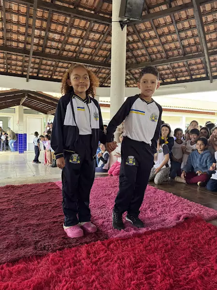 Caracol entrega uniformes para 100% da Rede Municipal de Ensino Caracol entrega uniformes para 100% da Rede Municipal de Ensino
