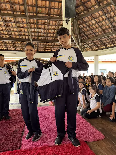 Caracol entrega uniformes para 100% da Rede Municipal de Ensino Caracol entrega uniformes para 100% da Rede Municipal de Ensino