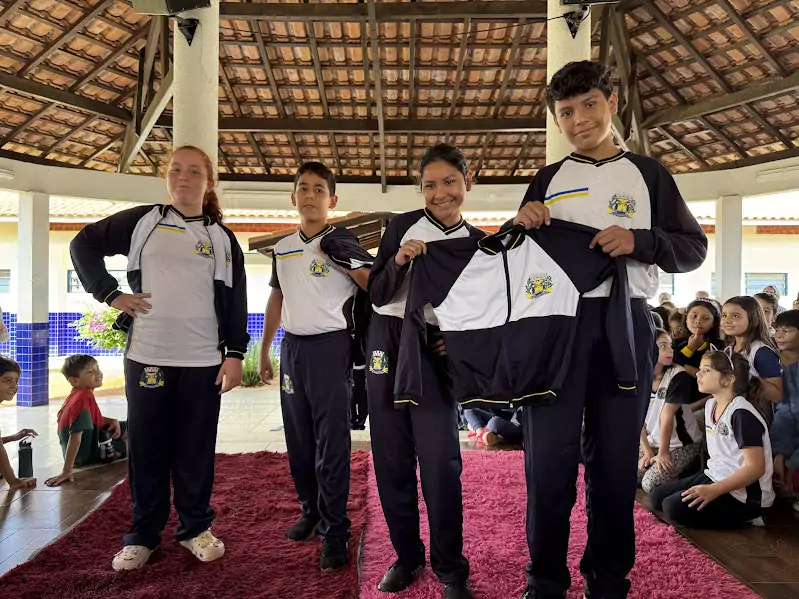 Caracol entrega uniformes para 100% da Rede Municipal de Ensino Caracol entrega uniformes para 100% da Rede Municipal de Ensino
