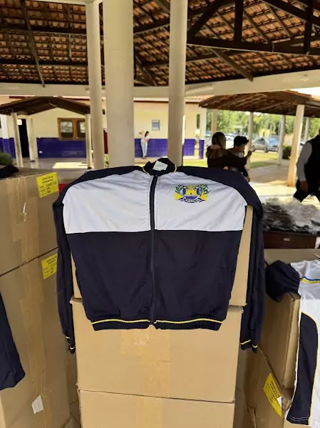 Caracol entrega uniformes para 100% da Rede Municipal de Ensino Caracol entrega uniformes para 100% da Rede Municipal de Ensino