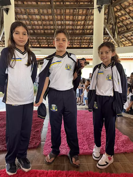 Caracol entrega uniformes para 100% da Rede Municipal de Ensino Caracol entrega uniformes para 100% da Rede Municipal de Ensino