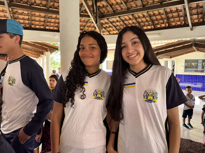 Caracol entrega uniformes para 100% da Rede Municipal de Ensino Caracol entrega uniformes para 100% da Rede Municipal de Ensino
