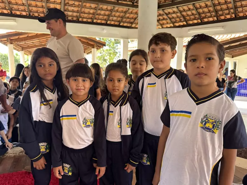 Caracol entrega uniformes para 100% da Rede Municipal de Ensino Caracol entrega uniformes para 100% da Rede Municipal de Ensino