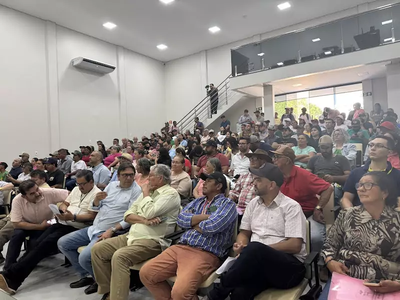 Prefeito Hélio Acosta participa do lançamento do Plano Safra da Agricultura Familiar 2025-2026 em Paranhos