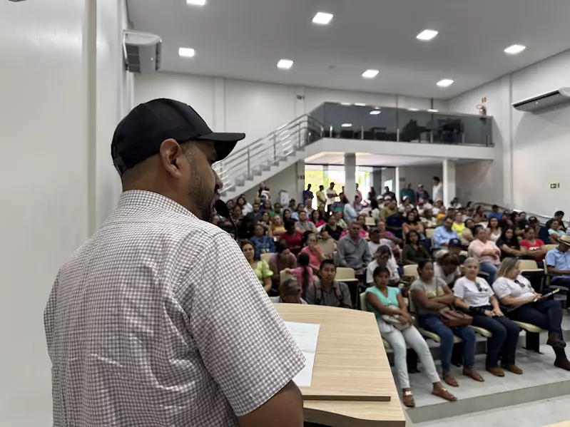 Prefeito Hélio Acosta participa do lançamento do Plano Safra da Agricultura Familiar 2025-2026 em Paranhos