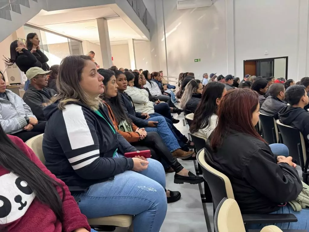 Prefeitura de Paranhos e SEMEC promovem palestra sobre Autismo com o Corpo de Bombeiros Prefeitura de Paranhos e SEMEC promovem palestra sobre Autismo com o Corpo de Bombeiros