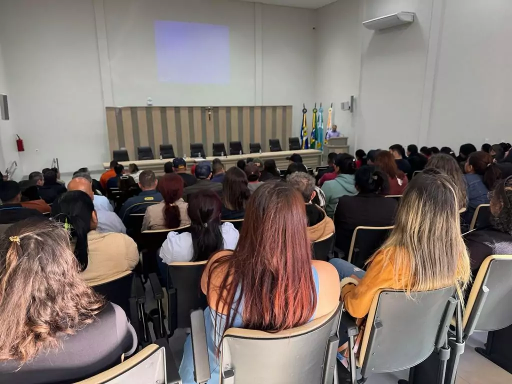 Prefeitura de Paranhos e SEMEC promovem palestra sobre Autismo com o Corpo de Bombeiros Prefeitura de Paranhos e SEMEC promovem palestra sobre Autismo com o Corpo de Bombeiros