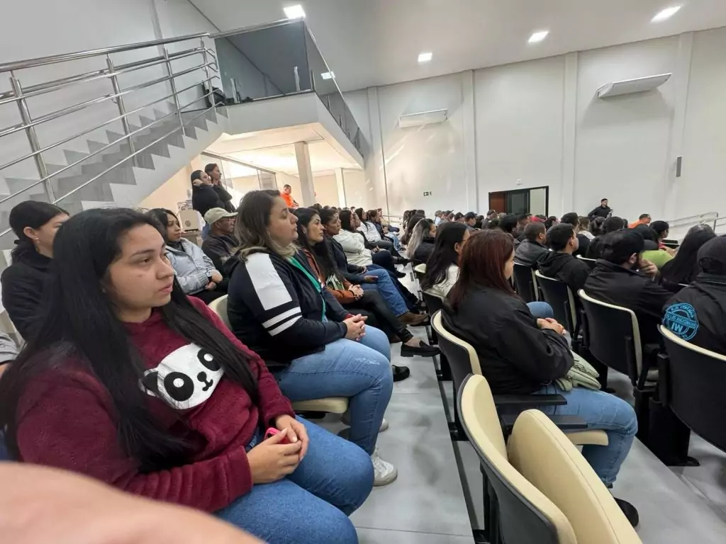 Prefeitura de Paranhos e SEMEC promovem palestra sobre Autismo com o Corpo de Bombeiros Prefeitura de Paranhos e SEMEC promovem palestra sobre Autismo com o Corpo de Bombeiros
