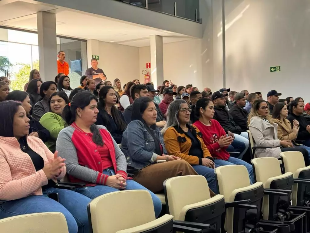Prefeitura de Paranhos e SEMEC promovem palestra sobre Autismo com o Corpo de Bombeiros Prefeitura de Paranhos e SEMEC promovem palestra sobre Autismo com o Corpo de Bombeiros