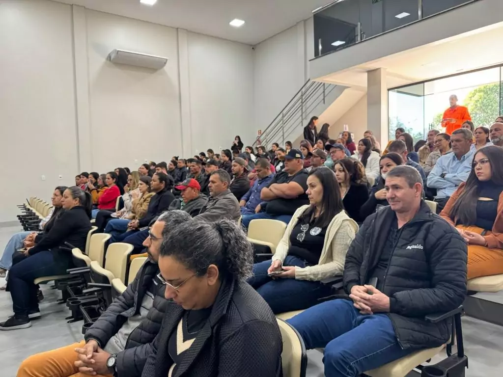Prefeitura de Paranhos e SEMEC promovem palestra sobre Autismo com o Corpo de Bombeiros Prefeitura de Paranhos e SEMEC promovem palestra sobre Autismo com o Corpo de Bombeiros