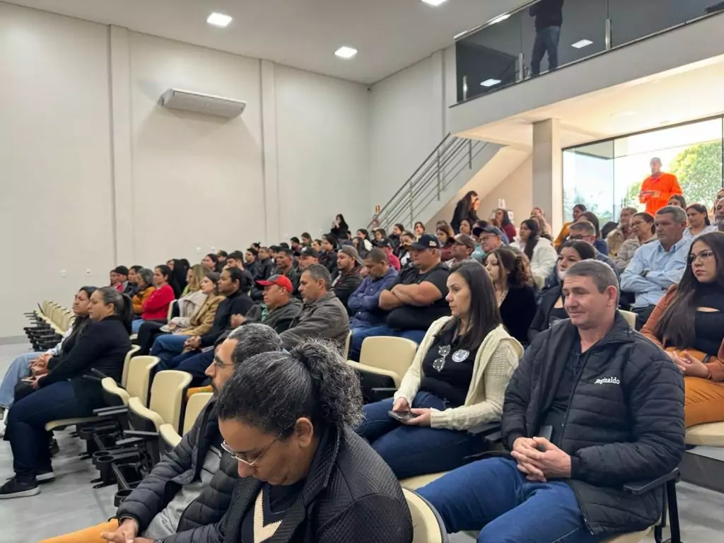 Prefeitura de Paranhos e SEMEC promovem palestra sobre Autismo com o Corpo de Bombeiros Prefeitura de Paranhos e SEMEC promovem palestra sobre Autismo com o Corpo de Bombeiros