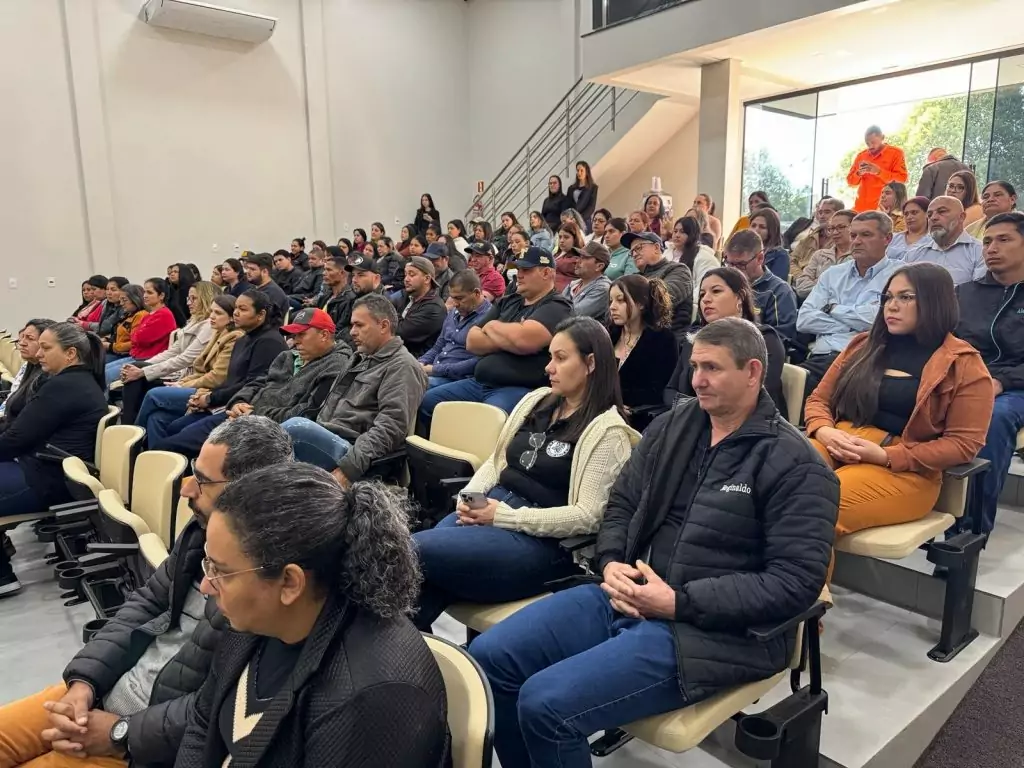 Prefeitura de Paranhos e SEMEC promovem palestra sobre Autismo com o Corpo de Bombeiros Prefeitura de Paranhos e SEMEC promovem palestra sobre Autismo com o Corpo de Bombeiros