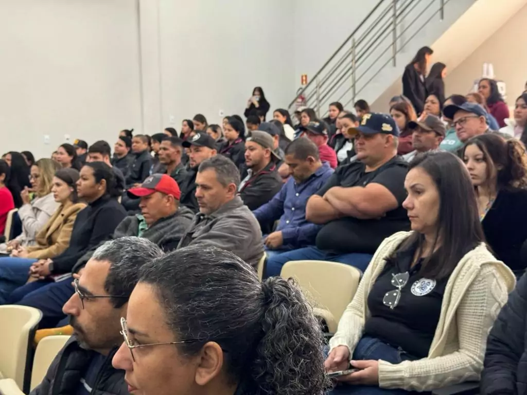 Prefeitura de Paranhos e SEMEC promovem palestra sobre Autismo com o Corpo de Bombeiros Prefeitura de Paranhos e SEMEC promovem palestra sobre Autismo com o Corpo de Bombeiros