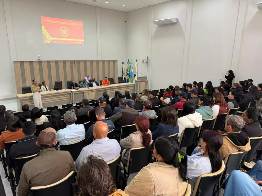 Prefeitura de Paranhos e SEMEC promovem palestra sobre Autismo com o Corpo de Bombeiros Prefeitura de Paranhos e SEMEC promovem palestra sobre Autismo com o Corpo de Bombeiros