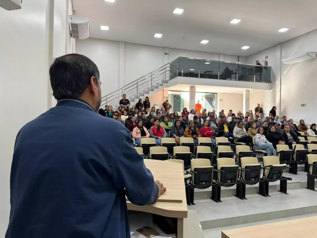 Prefeitura de Paranhos e SEMEC promovem palestra sobre Autismo com o Corpo de Bombeiros Prefeitura de Paranhos e SEMEC promovem palestra sobre Autismo com o Corpo de Bombeiros