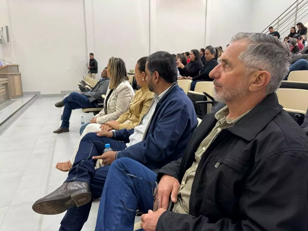 Prefeitura de Paranhos e SEMEC promovem palestra sobre Autismo com o Corpo de Bombeiros Prefeitura de Paranhos e SEMEC promovem palestra sobre Autismo com o Corpo de Bombeiros