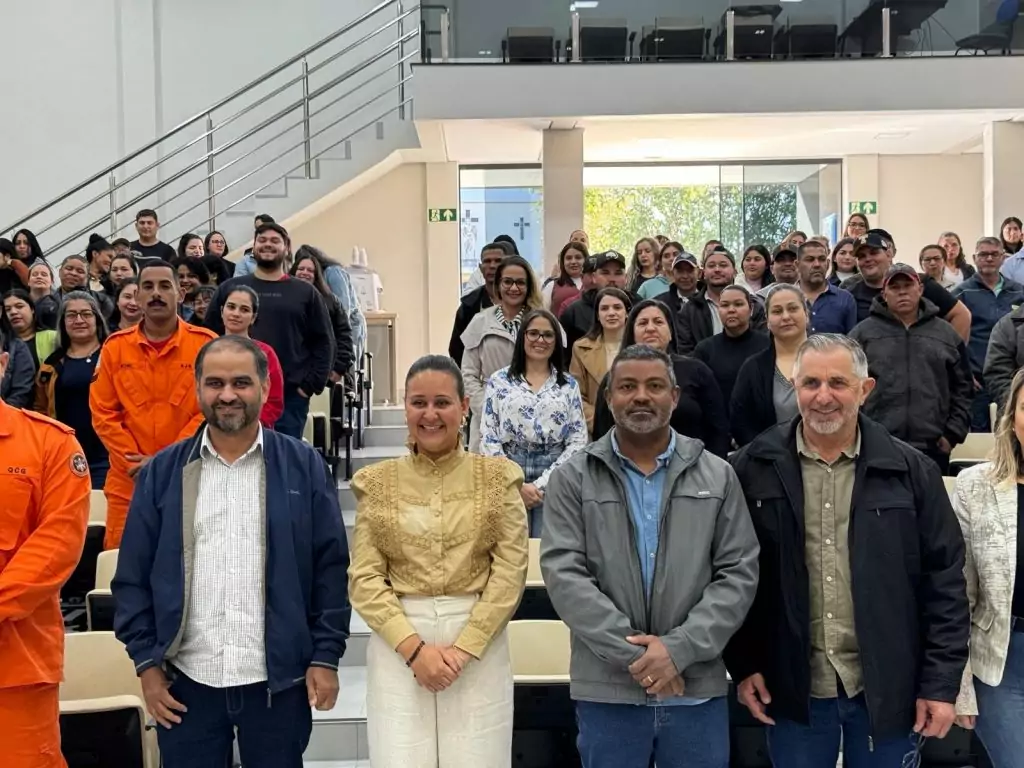 Prefeitura de Paranhos e SEMEC promovem palestra sobre Autismo com o Corpo de Bombeiros Prefeitura de Paranhos e SEMEC promovem palestra sobre Autismo com o Corpo de Bombeiros