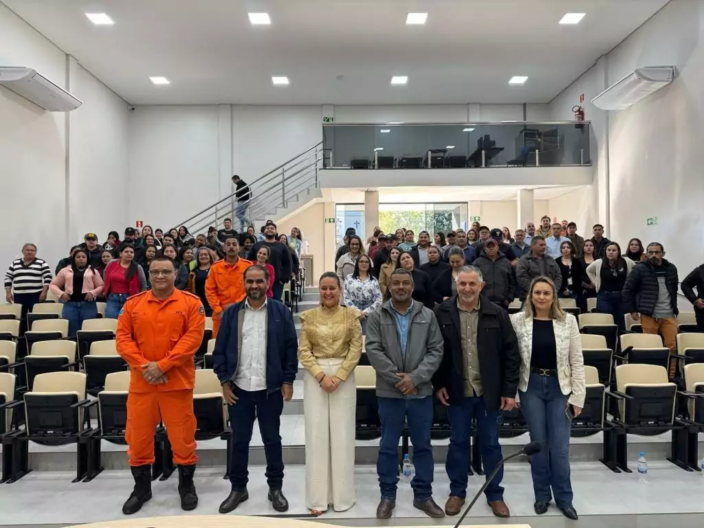 Prefeitura de Paranhos e SEMEC promovem palestra sobre Autismo com o Corpo de Bombeiros Prefeitura de Paranhos e SEMEC promovem palestra sobre Autismo com o Corpo de Bombeiros