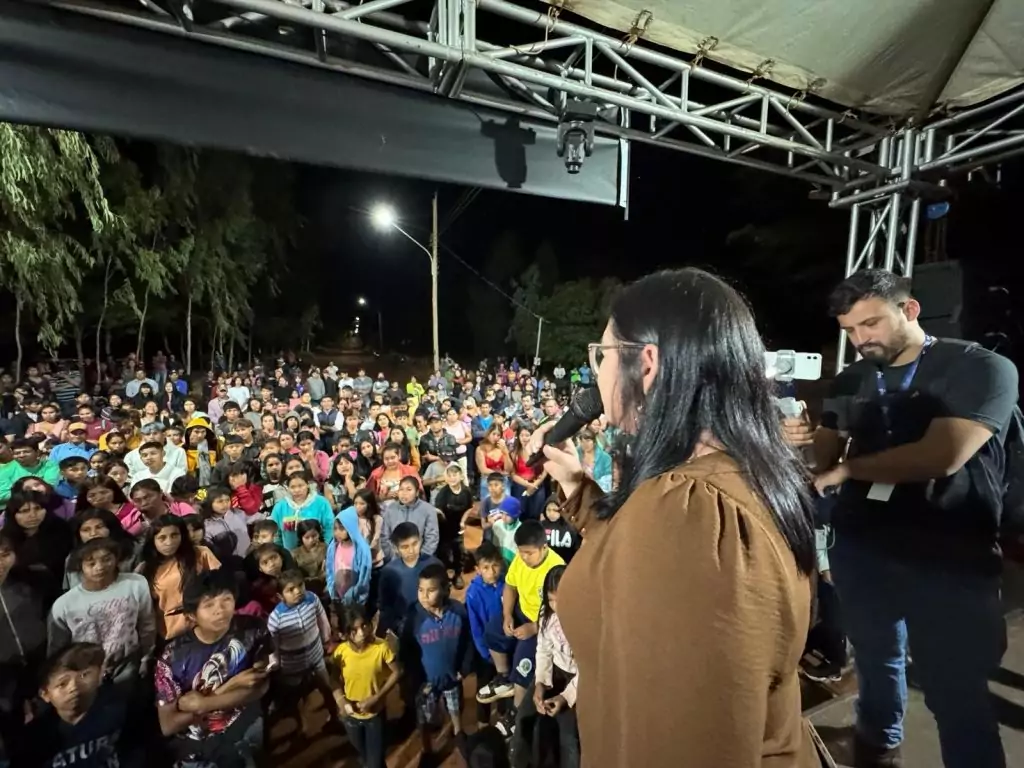 Em clima de festa, Prefeitura de Paranhos inaugura iluminação pública de LED na Aldeia Pirajuí