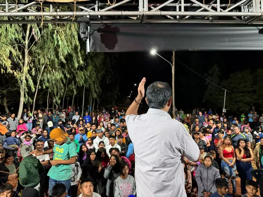 Em clima de festa, Prefeitura de Paranhos inaugura iluminação pública de LED na Aldeia Pirajuí