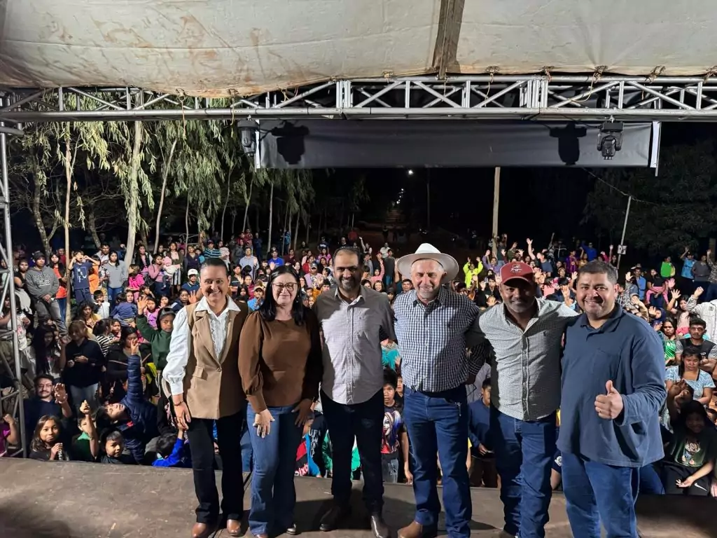 Em clima de festa, Prefeitura de Paranhos inaugura iluminação pública de LED na Aldeia Pirajuí
