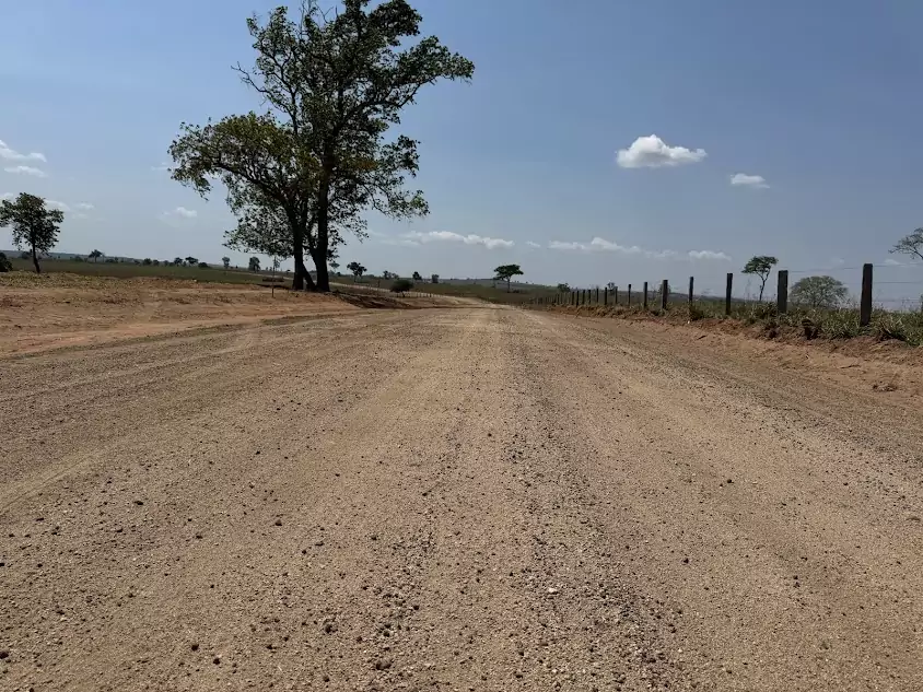 Secretaria de Obras de Caracol realiza manutenção preventiva em estradas rurais