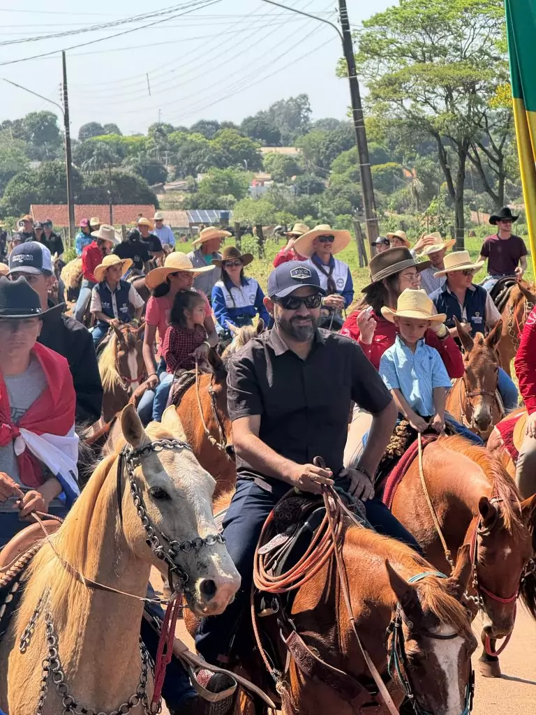 Cavalgada dos Amigos em Paranhos e Ypejhú-PY surpreende com grande público, animação e organização