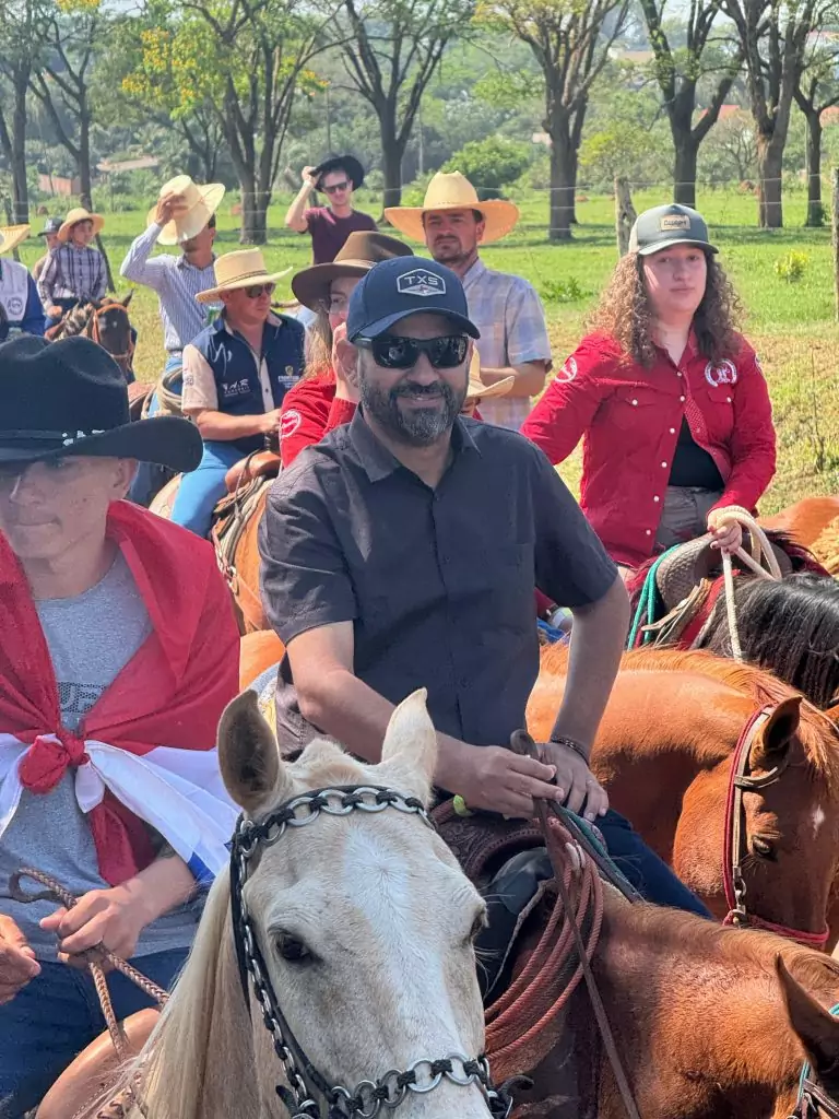 Cavalgada dos Amigos em Paranhos e Ypejhú-PY surpreende com grande público, animação e organização