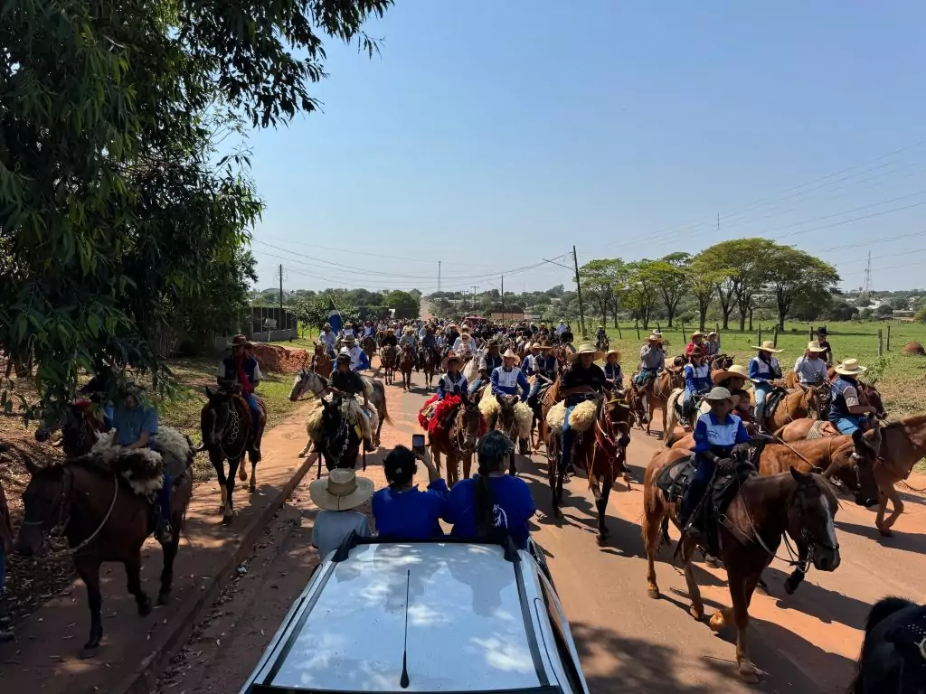 Cavalgada dos Amigos em Paranhos e Ypejhú-PY surpreende com grande público, animação e organização