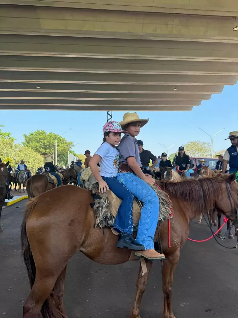 Cavalgada dos Amigos em Paranhos e Ypejhú-PY surpreende com grande público, animação e organização