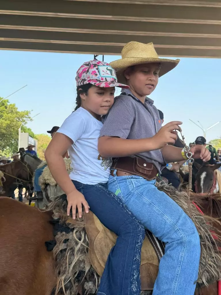 Cavalgada dos Amigos em Paranhos e Ypejhú-PY surpreende com grande público, animação e organização