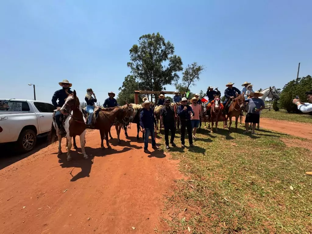 Cavalgada dos Amigos em Paranhos e Ypejhú-PY surpreende com grande público, animação e organização