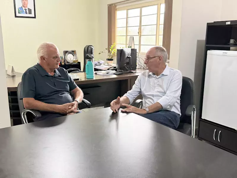 Pré-candidato a deputado estadual Hélio Peluffo visita Caracol e cumpre agenda com o prefeito Neco Pagliosa Pré-candidato a deputado estadual Hélio Peluffo visita Caracol e cumpre agenda com o prefeito Neco Pagliosa