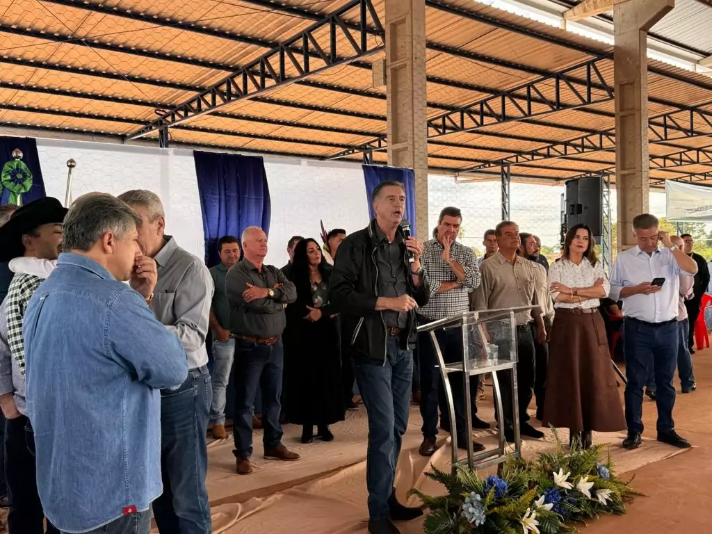 Governador Eduardo Riedel e prefeito Rogério Torquetti lançam novas obras no aniversário de Tacuru