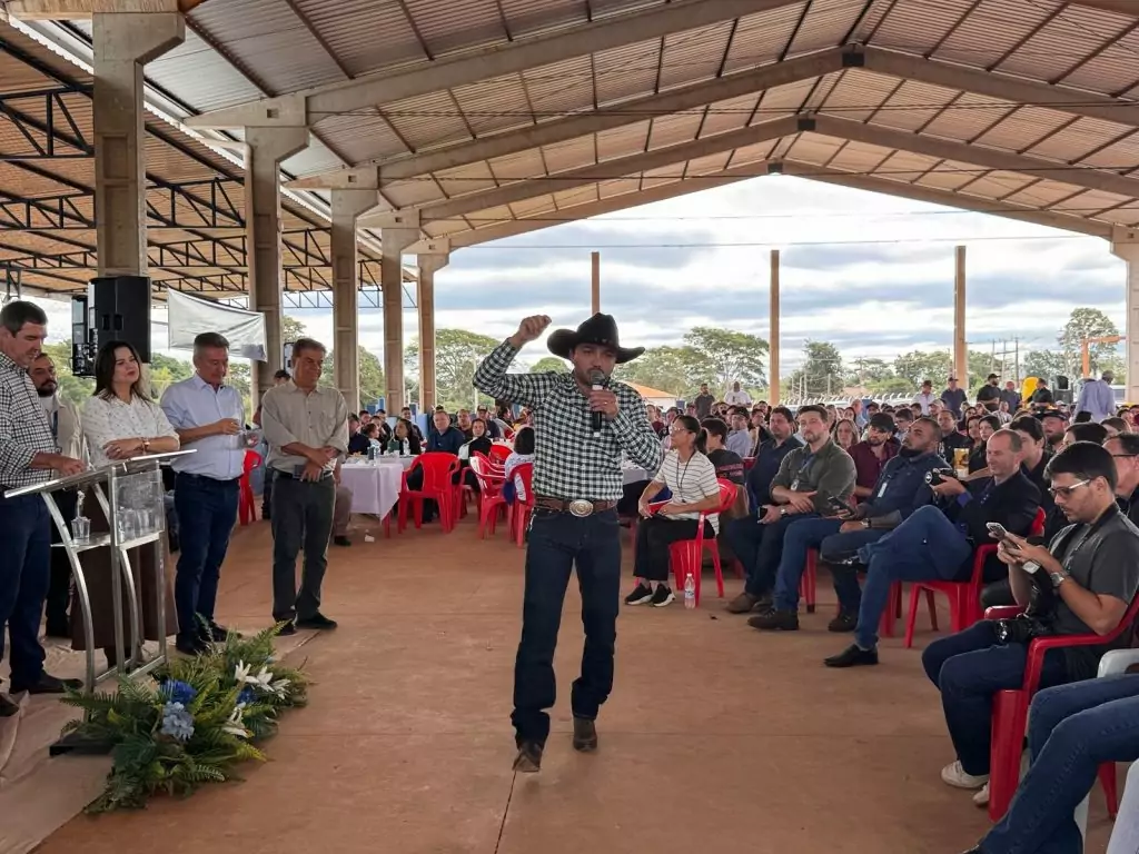 Governador Eduardo Riedel e prefeito Rogério Torquetti lançam novas obras no aniversário de Tacuru